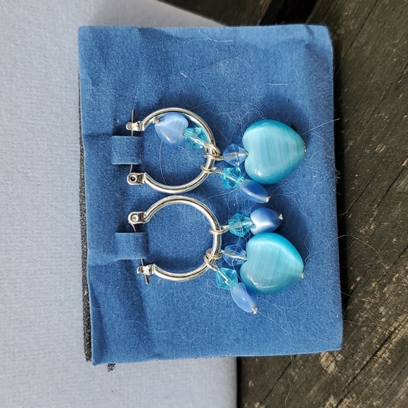 Vintage Avon cats eye bracelet and earrings set. blue shaded stones and silver - Picture 2 of 4